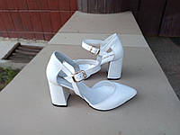 Туфли-деленки женские белые на каблуке Valiente