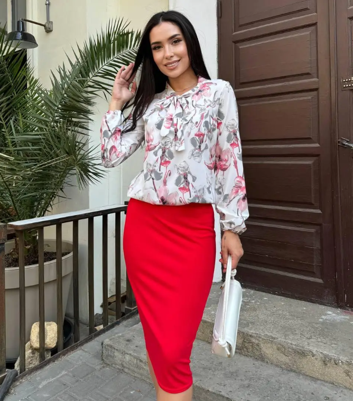 Стильний жіночий костюм зі спідницею міді в квіточку червоний костюм блуза і спідниця із завищеною талією костюм, фото 1