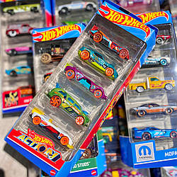 Хот Вілс Набір базових метал машинок Hot Wheels 5-Car Pack of 1:64 Scale Vehicles 1806