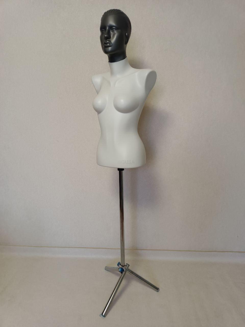 Манекен жіночий білий торс з чорною головою на тринозі, фото 1