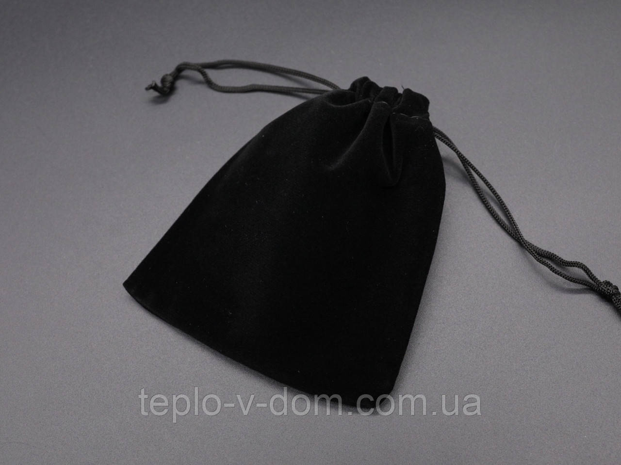 Подарунковий мішечок з оксамиту на затяжках 10х12см чорного кольору