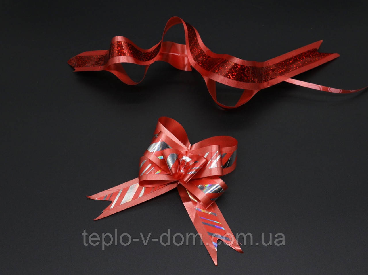Подарунковий бант красивий на затяжках зі стрічки для декору та упаковки Колір червоний. 4х9 см