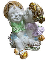 Декоративна фігура Хлопчик з дівчинкою на пні 35 см 45589