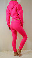 Женский теплый трикотажный костюм на флисе из толстовки и штанов. Розовый неон 40-42