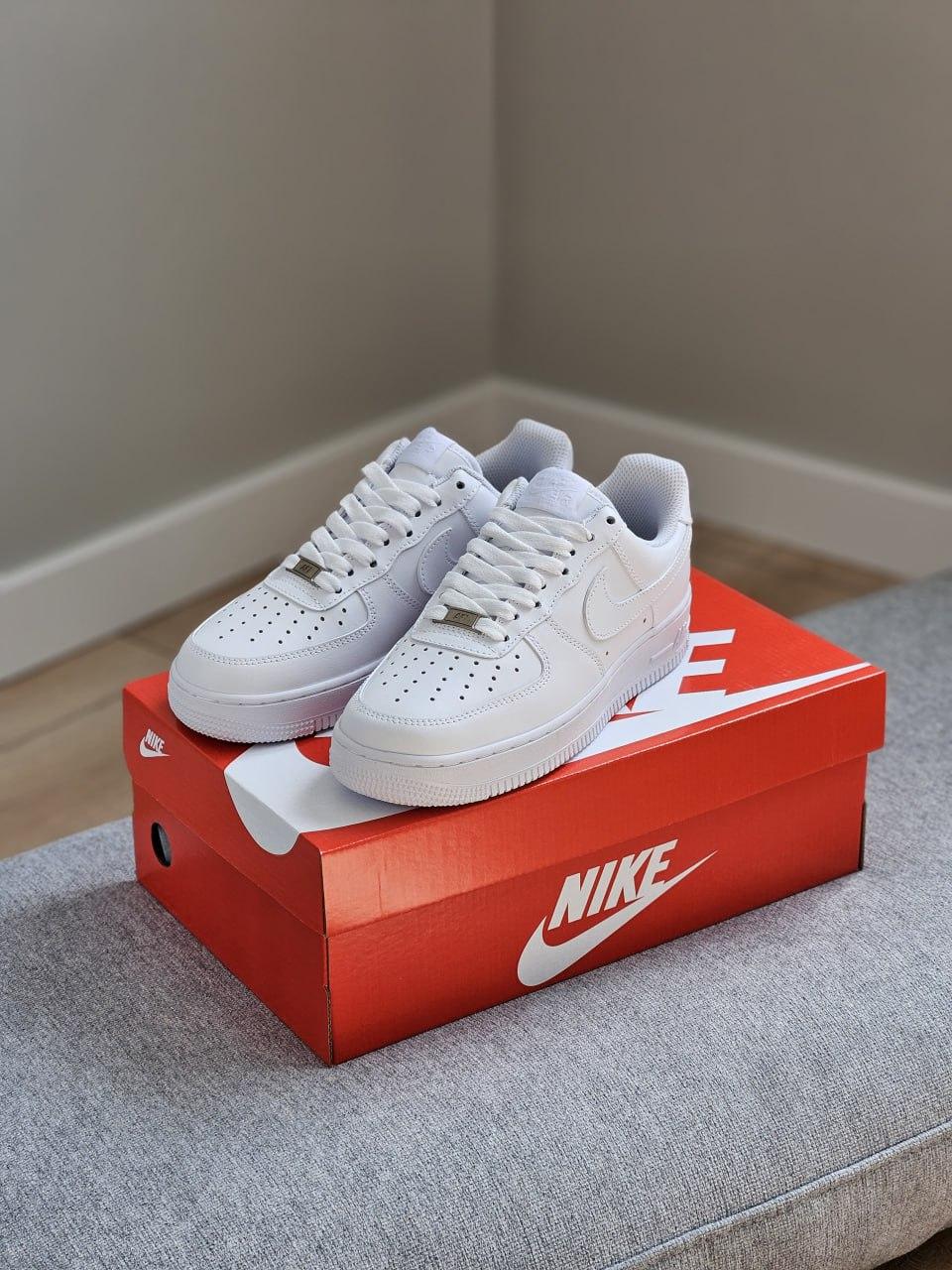 Чоловічі кросівки Nike Air Force 1 Low White Clasic Взуття Найк Аір Форс білі весна літо шкіра унісекс хіт 2024