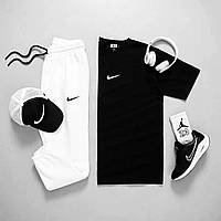 Мужской спортивный набор nike белые брюки и черная футболка найк Seli Чоловічий спортивний набір nike білі