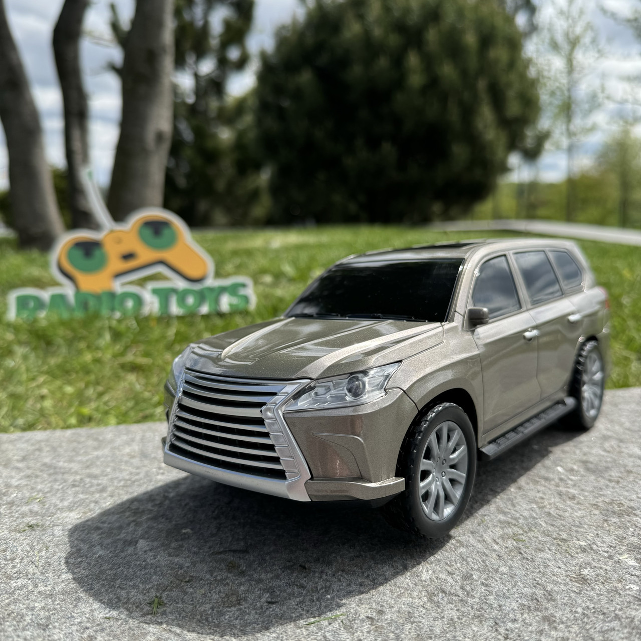 Джип на радіоуправлінні Lexus LX500 Золотий | Машинка на пульті управління | Лексус на радіокеруванні, фото 1