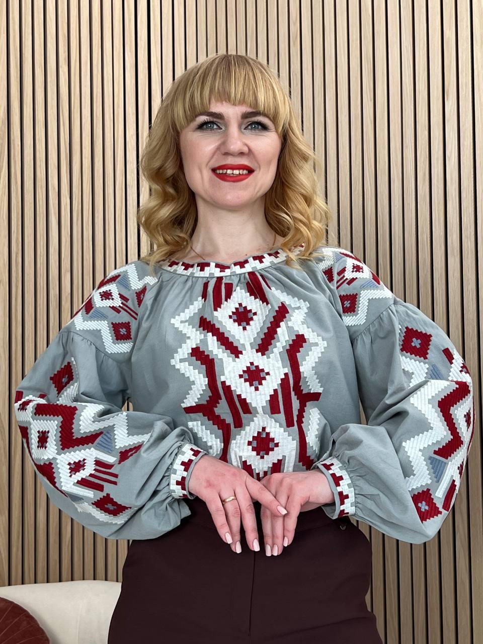 Жіноча блуза вишита сіра