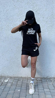 Чорна жіноча футболка Nike стильна молодіжна повсякденна футболка на дівчині літні модні комфортні, фото 6