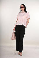 Блуза жіноча літня з коротким рукавом персикового кольору, в романтичному стилі з підрізом і баскою