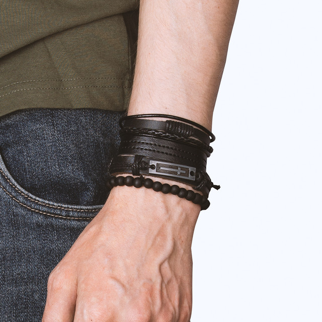Фото браслет на руку чорного кольору набір з 4 шт. арт.00085