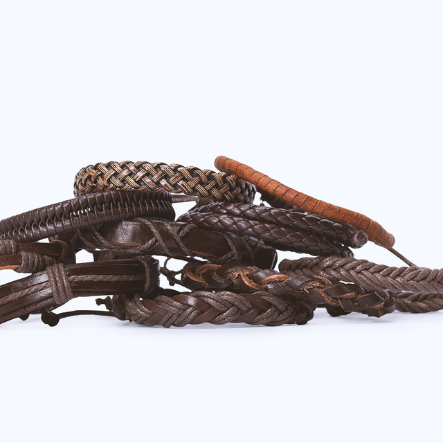 Фото браслет на руку шкіряний коричневого кольору набір з 10 шт. арт.00088