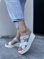 Женские шлепанцы шлепки кожаные серые на танкетке платформе, красивые летние удобные повседневные сандалии