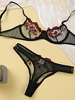Жіноча нижня білизна – комплект з бюстгальтером і трусиками з чорного мережива