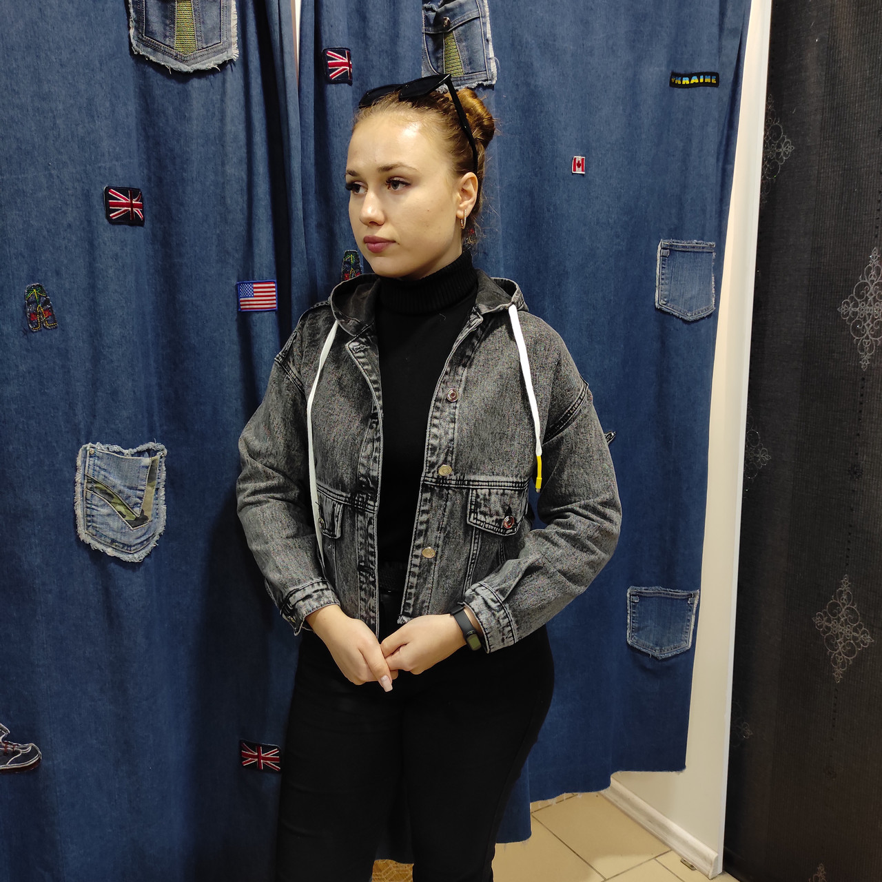 Жіноча джинсова куртка коротка капюшон, фото 1