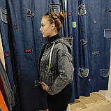 Жіноча джинсова куртка коротка капюшон, фото 7