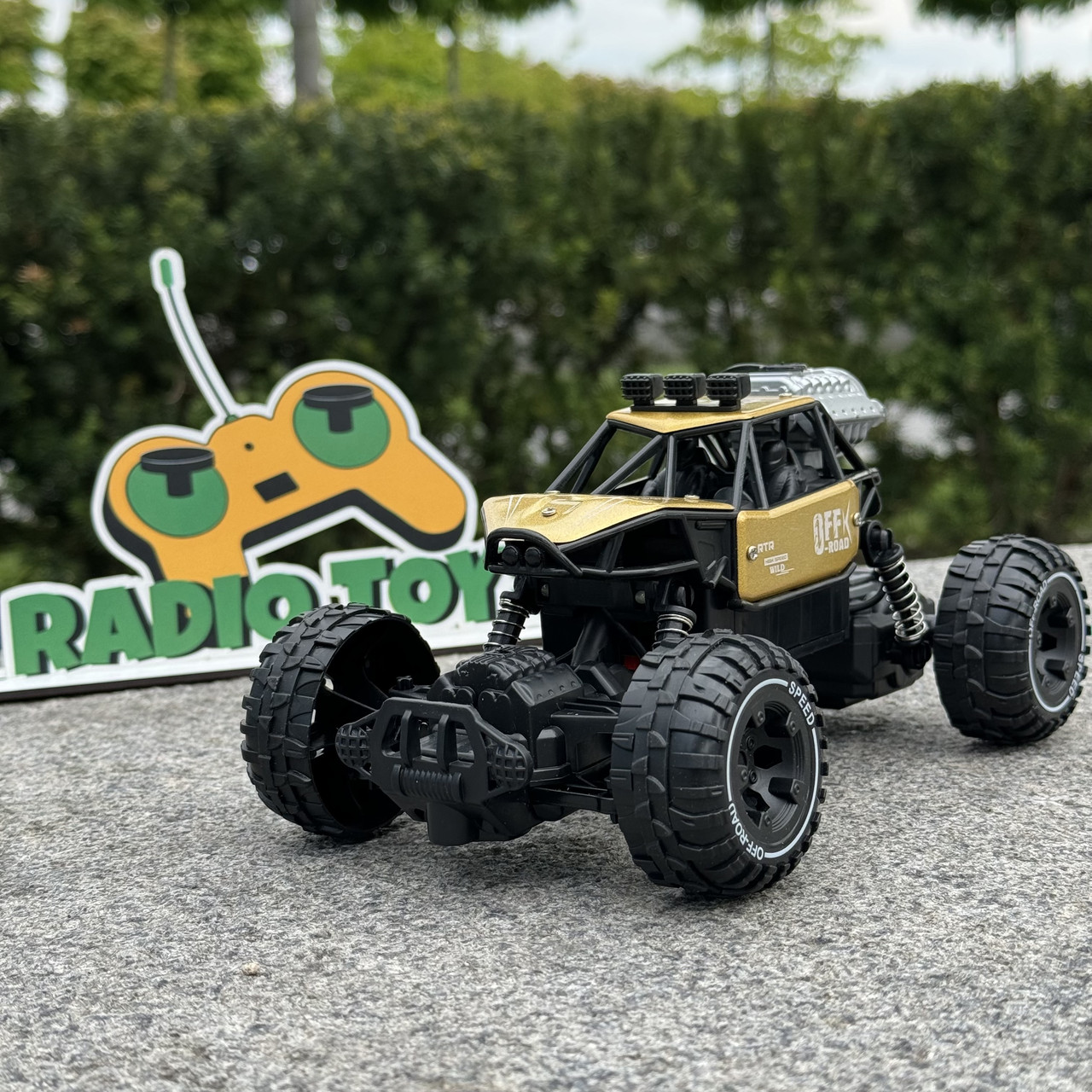Джип на радіоуправлінні RIKI-RAMPAGE Золотий | Машинки на пульті управління | Монстр трак на радіокеруванні, фото 1