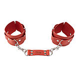 Наручники на двох карабінах БДСМ із натуральної шкіри червоного кольору Flirty Leather Кайф, фото 3