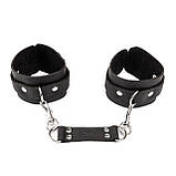 Наручники на двох карабінах БДСМ із натуральної шкіри чорного кольору Flirty Leather Кайф, фото 3