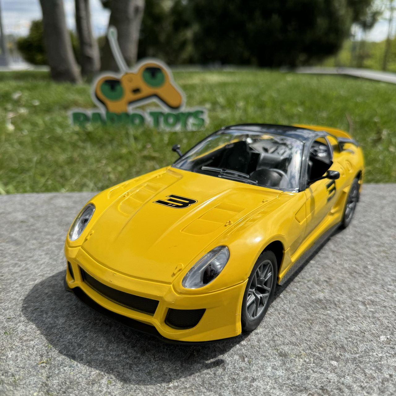 Спорткар на радіоуправлінні Inferno Ferrari 811 Жовта | Машинка на пульті управління | на радіокеруванні, фото 1