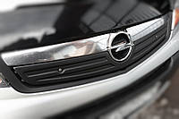 Tuning Зимняя накладка на решетку 2007-2015 (V2, верхняя) Глянцевая для Opel Vivaro r_393