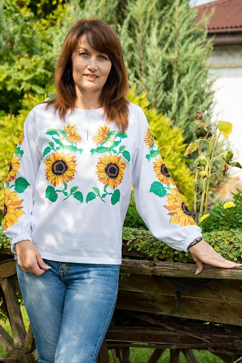 Вишита блуза з соняхами жіноча довгий рукав біла з оригінальним вільним кроєм