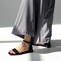 Легкие женские сандалии из натуральной замши черного цвета на тонкой подошве и маленьком каблуке