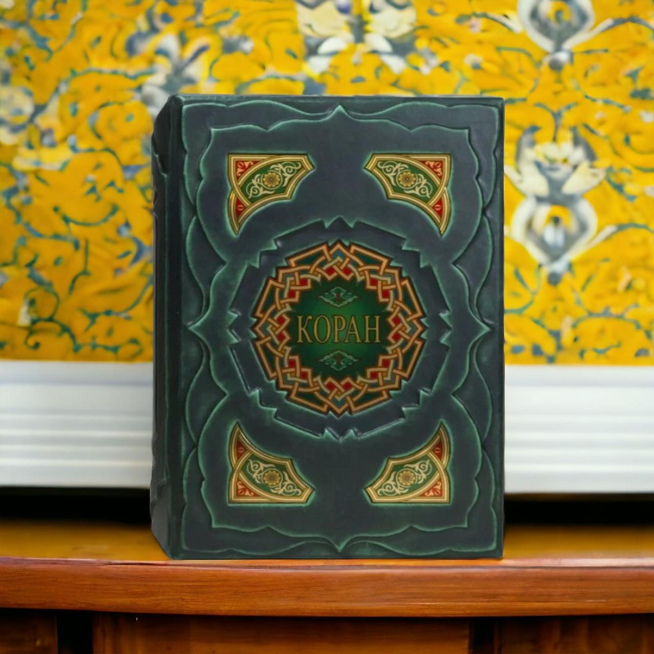 Книга в шкірі, змістовий переклад "Коран" у подарунковому коробі