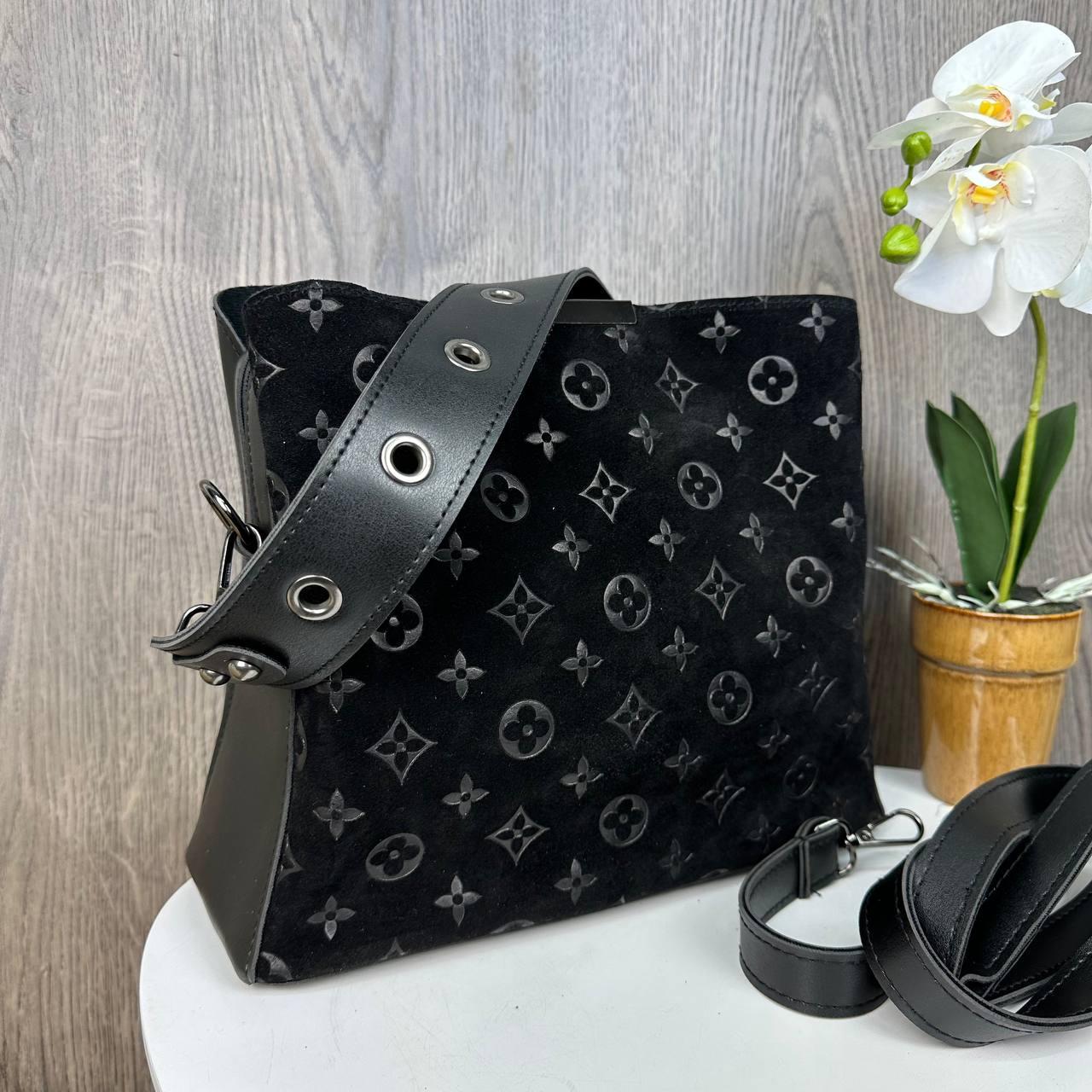 Замшевая женская сумка на плечо стиль Луи Витон, черная сумочка с тиснением из натуральной замши PRO_1099 - фото 4 - id-p2212871985