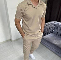 Стильный мужской костюм футболка с воротником и брюки беж