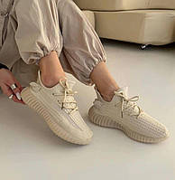 Стильные женские кроссовки Adidas Yeezy Boost 350 Cream молочные \ изи буст 350 \ изики \