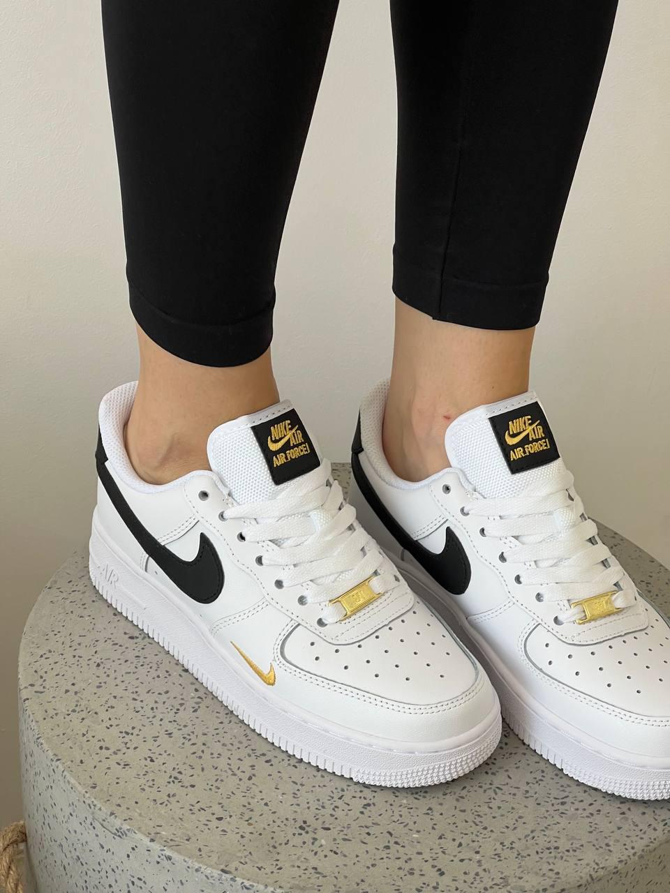 Жіночі та чоловічі кросівки Nike Air Force Gold Swoosh Взуття Найк Аір Форс Свуш білі шкіра унісекс демісезон