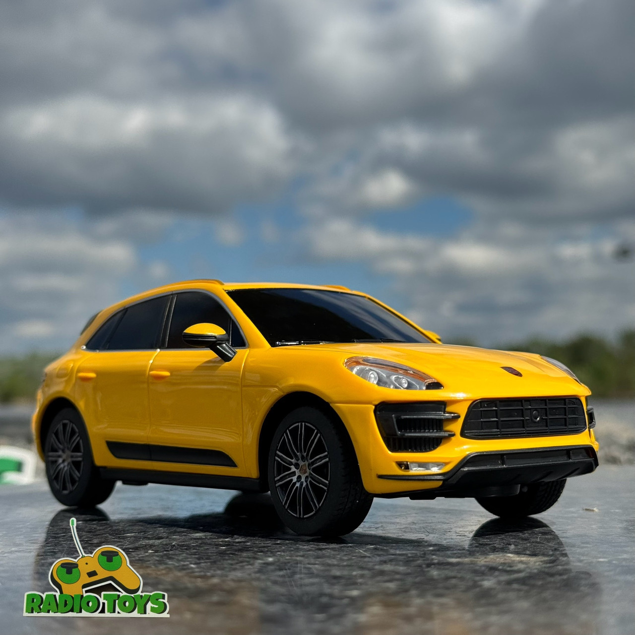 Машинка на радіоуправлінні PORSCHE Macan Turbo Жовта | Машинка порш на пульті управління | Машина на радіокеруванні, фото 1