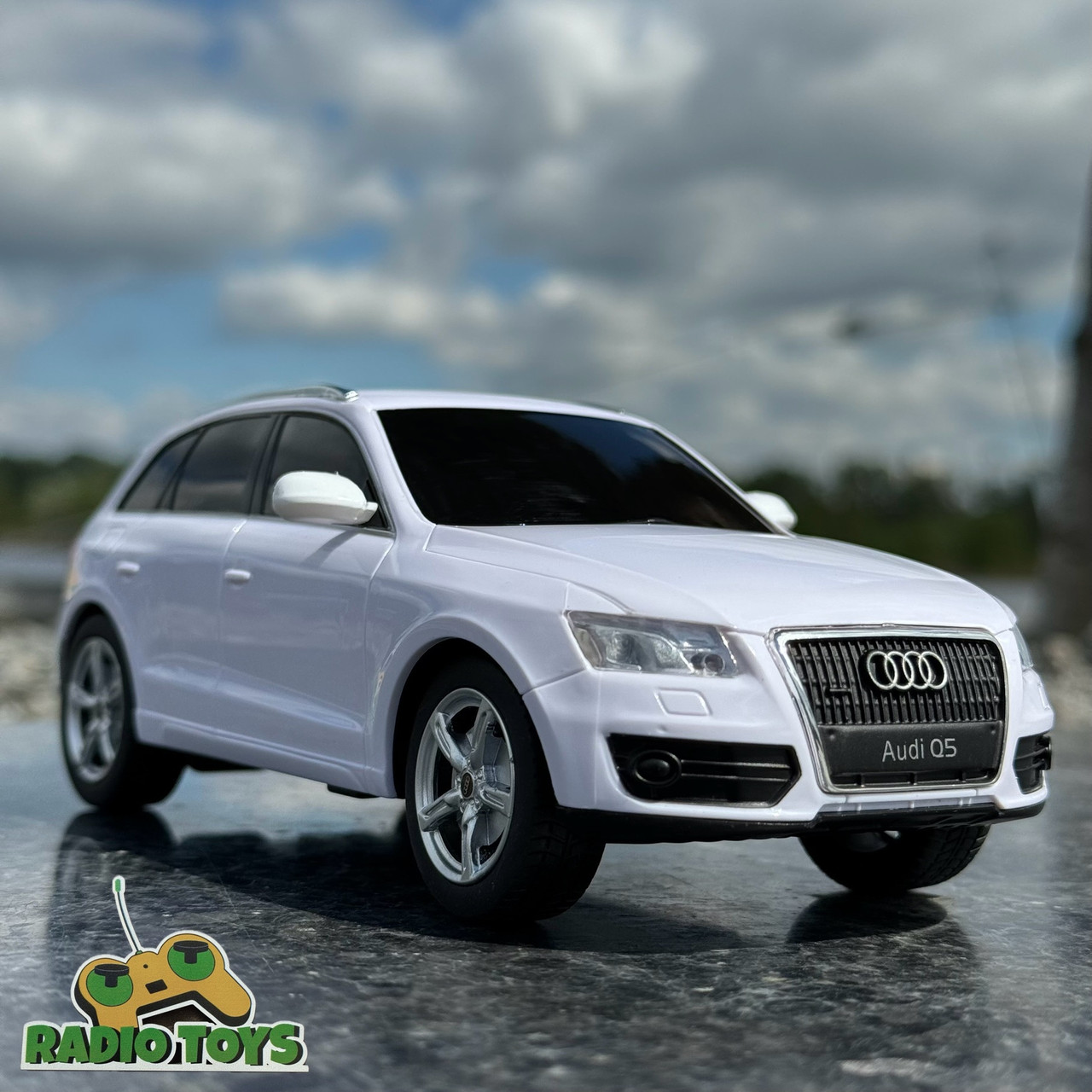 Джип на радіоуправлінні AUDI Q5 Білий | Машинка на пульті управління | Машина Ауди на радіокеруванні, фото 1