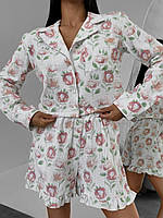 Женская муслиновая пижама с шортами Молочный с красными сердцами 44/46, Белый с большими цветами