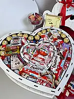 Вкусный подарочный набор из конфет kinder, Сердце из конфет с розами девушке Элитный подарок женщине из конфет №1051