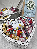 Подарок из роз и конфет для девушки на любой праздник Вкусный подарочный набор из конфет kinder Сладкое сердце №1087