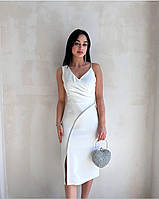 Невероятное элегантное платье по фигуре с бретелькой и полоской из блестящих камней белый