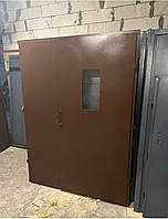 Металлическая входная дверь с вставкой стекла для тамбура,склада, магазина от производителя/железные двери