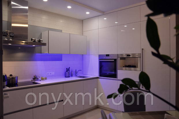 Кутова вбудована Кухня в стилі мінімалізм