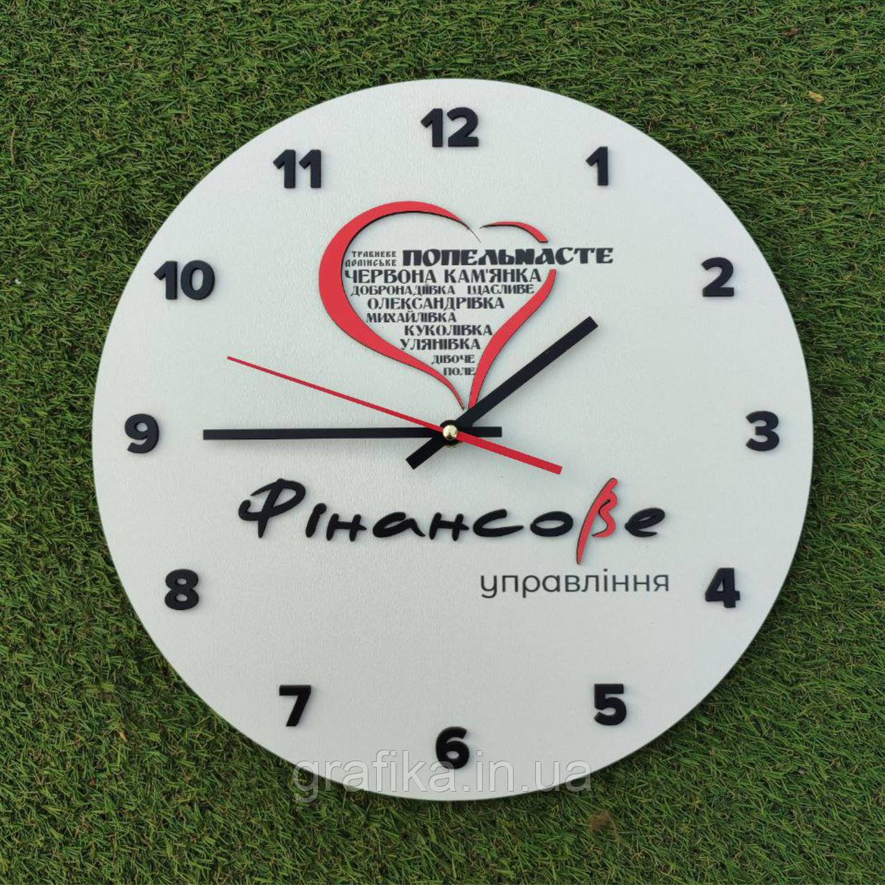 Брендований годинник на стіну