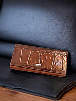 Женский лаковый коричневый кошелек на магните с застежкой поцелуйчик 19*9.5 см
