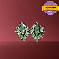Яскраві сережки із зеленим камінням