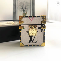 Чехол для наушников эпл Противоударный Airpods Apple. Пластик. Louis Vuitton 7 (цветные буквы на светло UBB