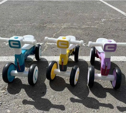 Чотириколісний дитячий музичний біговел-велосипед "Happy 9088" (3 види) від 10 місяців