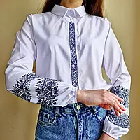 Сорочка жіноча біла з принтом , стилізованим під вишивку