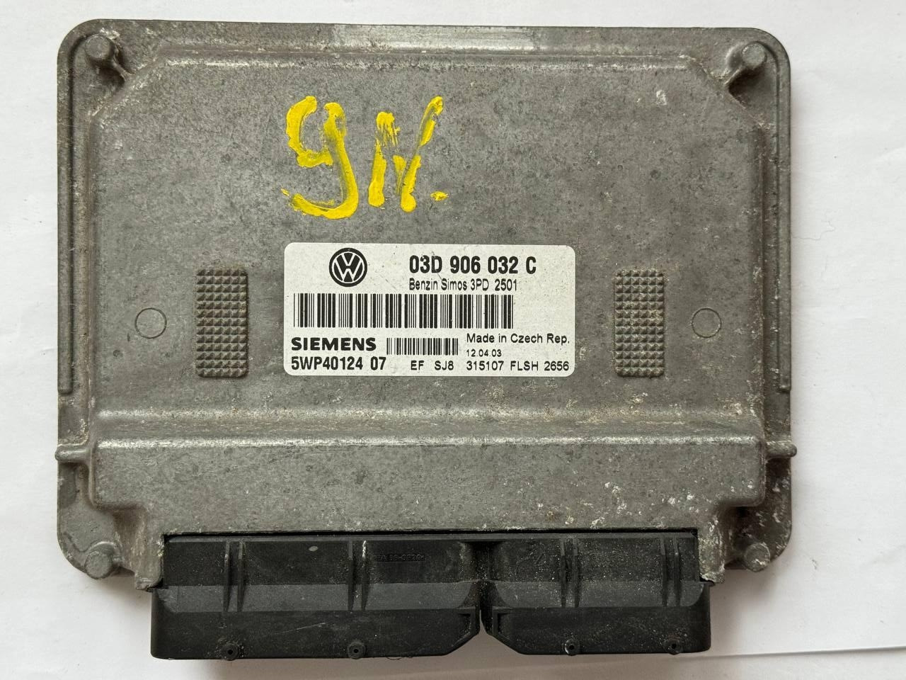 Електронний блок керування Volkswagen benzin Siemens 03D 906 032 C / 03D906032C / 5WP4012407