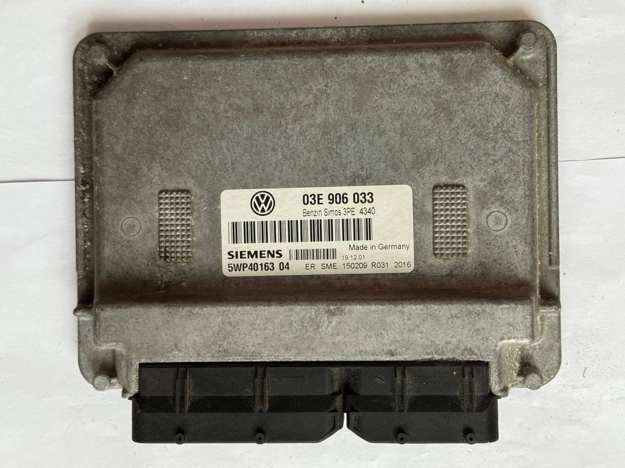 Електронний блок керування Volkswagen benzin Siemens 03E 906 033 / 03E906033 / 5WP4016304