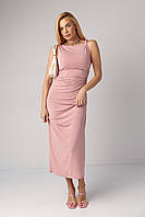 Сукня жіноча силуетна міді без рукавів з драпіруванням рожева