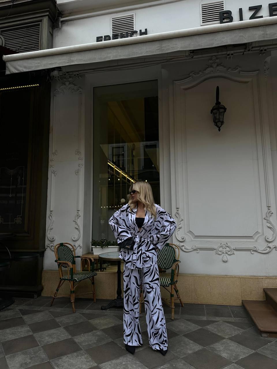 Жіночий костюм-двійка із софту: Розкльошені Штани з кишенями та подовжена Сорочка-кімоно у Зебровий Принт, фото 1